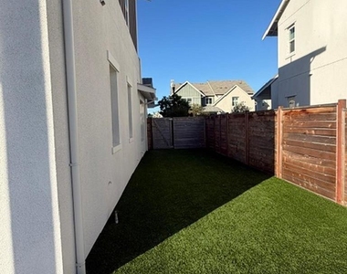 43 Edgewater Ct - Photo Thumbnail 12