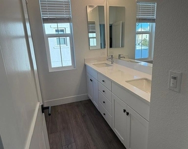 43 Edgewater Ct - Photo Thumbnail 16