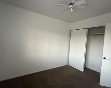 4981 Parkgreen Cir - Photo Thumbnail 13