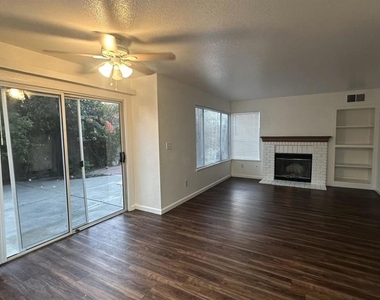 4981 Parkgreen Cir - Photo Thumbnail 4