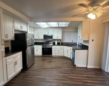 4981 Parkgreen Cir - Photo Thumbnail 5