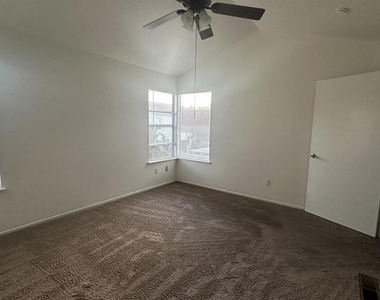 4981 Parkgreen Cir - Photo Thumbnail 12