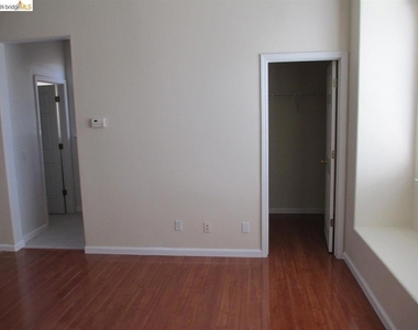 133 Wexford St - Photo Thumbnail 11