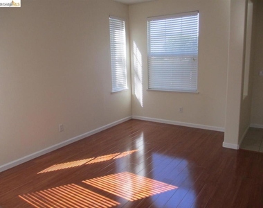 133 Wexford St - Photo Thumbnail 7