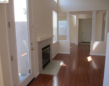 133 Wexford St - Photo Thumbnail 3