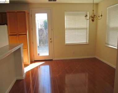 133 Wexford St - Photo Thumbnail 2