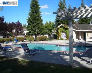 333 Winterwind Cir - Photo Thumbnail 2