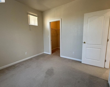 340 Chase St - Photo Thumbnail 15