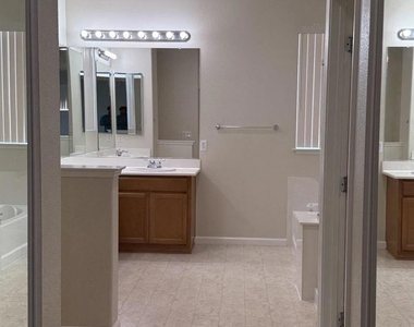 340 Chase St - Photo Thumbnail 11
