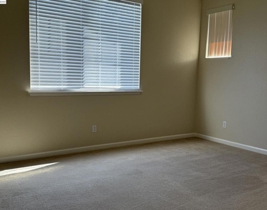 340 Chase St - Photo Thumbnail 10