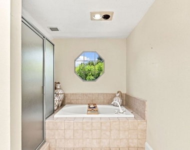 18721 Hatteras Street - Photo Thumbnail 11