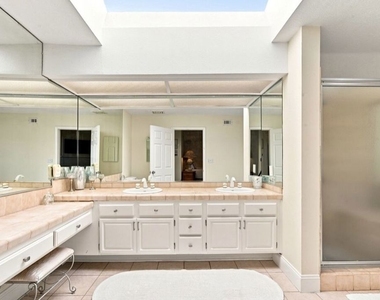 18721 Hatteras Street - Photo Thumbnail 12