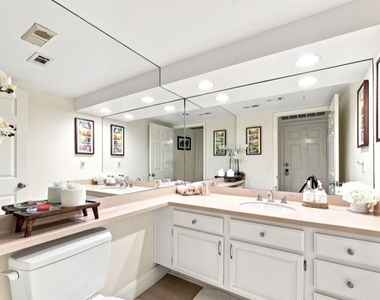 18721 Hatteras Street - Photo Thumbnail 5