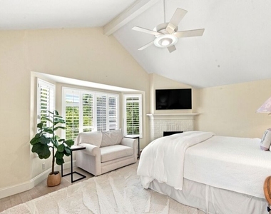18721 Hatteras Street - Photo Thumbnail 15