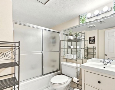 18721 Hatteras Street - Photo Thumbnail 6