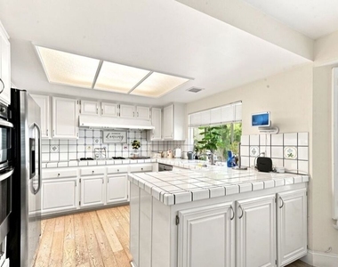 18721 Hatteras Street - Photo Thumbnail 17