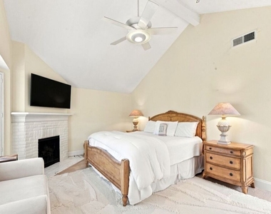18721 Hatteras Street - Photo Thumbnail 14