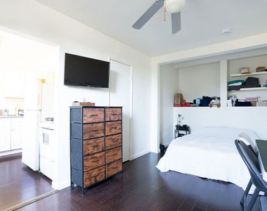834 1/2 N Laguna Avenue - Photo Thumbnail 2