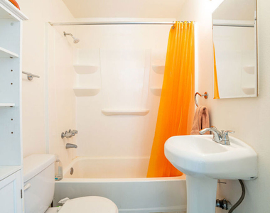 834 1/2 N Laguna Avenue - Photo Thumbnail 4
