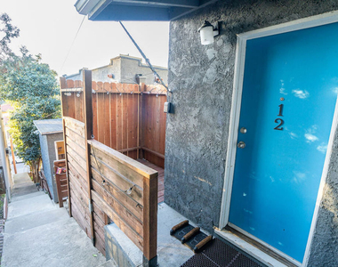 834 1/2 N Laguna Avenue - Photo Thumbnail 5