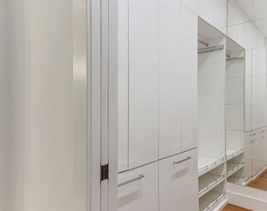 2031 S Bentley Avenue - Photo Thumbnail 8