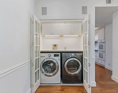 2031 S Bentley Avenue - Photo Thumbnail 13