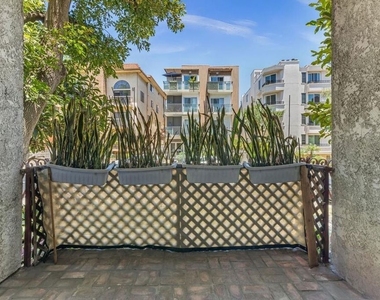 2031 S Bentley Avenue - Photo Thumbnail 3