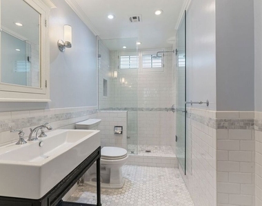 2031 S Bentley Avenue - Photo Thumbnail 12