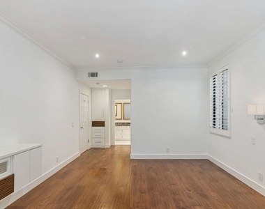 2031 S Bentley Avenue - Photo Thumbnail 7