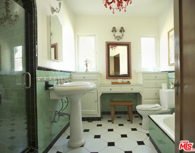 146 N La Peer Drive - Photo Thumbnail 45