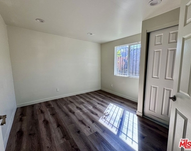 3630 W 60th Street - Photo Thumbnail 10