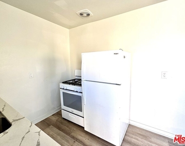 3630 W 60th Street - Photo Thumbnail 8