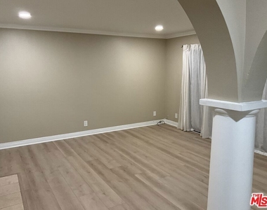 3910 W 182nd Street - Photo Thumbnail 1