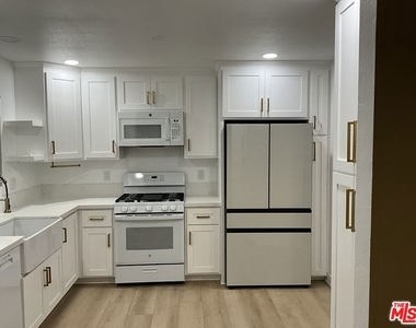 3910 W 182nd Street - Photo Thumbnail 3