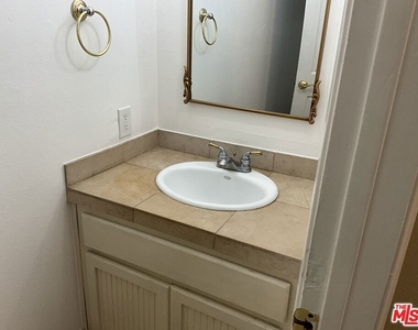 3910 W 182nd Street - Photo Thumbnail 14
