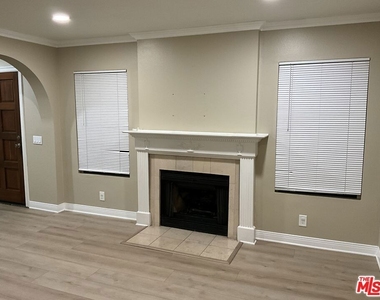 3910 W 182nd Street - Photo Thumbnail 2