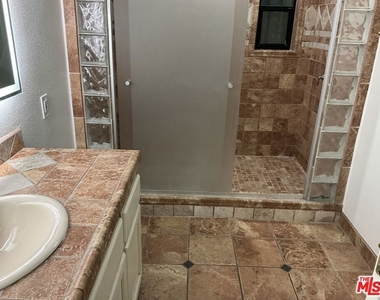 3910 W 182nd Street - Photo Thumbnail 7
