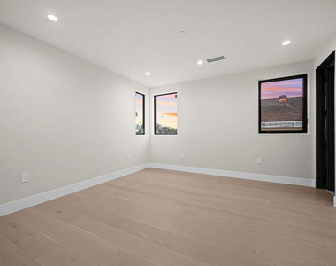 1439 Edris Drive - Photo Thumbnail 28