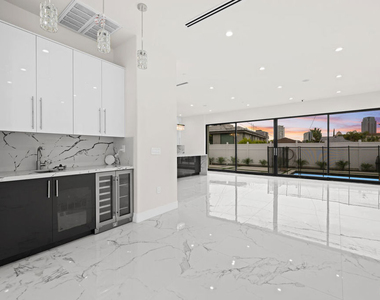 1439 Edris Drive - Photo Thumbnail 5