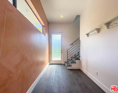 948 N Benton Way - Photo Thumbnail 2