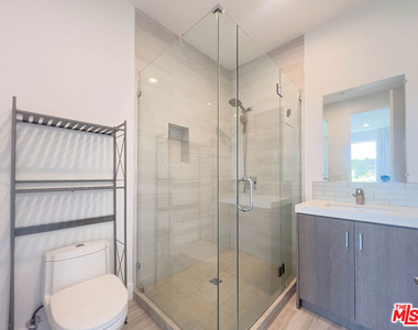 948 N Benton Way - Photo Thumbnail 6