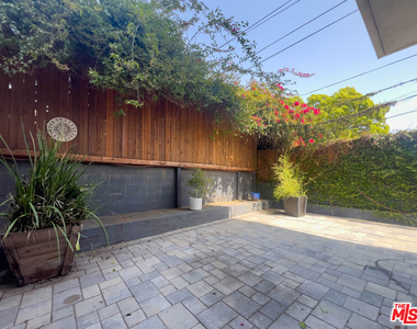 948 N Benton Way - Photo Thumbnail 29