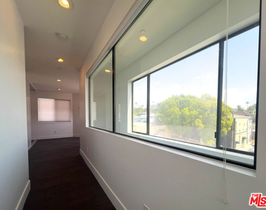 948 N Benton Way - Photo Thumbnail 18
