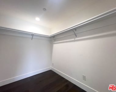 948 N Benton Way - Photo Thumbnail 23