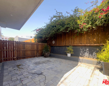 948 N Benton Way - Photo Thumbnail 30