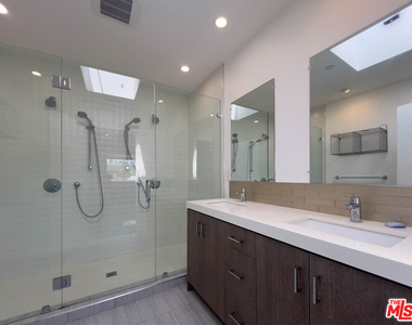 948 N Benton Way - Photo Thumbnail 24