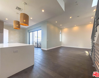 948 N Benton Way - Photo Thumbnail 7