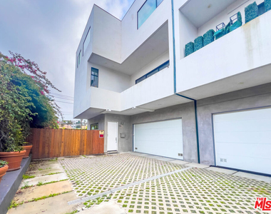 948 N Benton Way - Photo Thumbnail 1