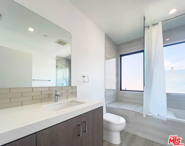 948 N Benton Way - Photo Thumbnail 27