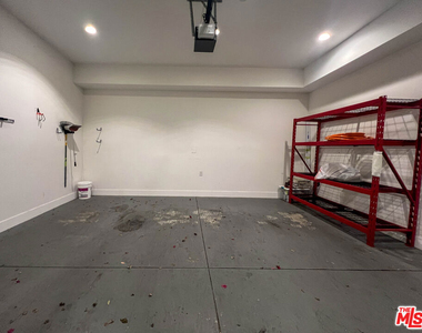 948 N Benton Way - Photo Thumbnail 31